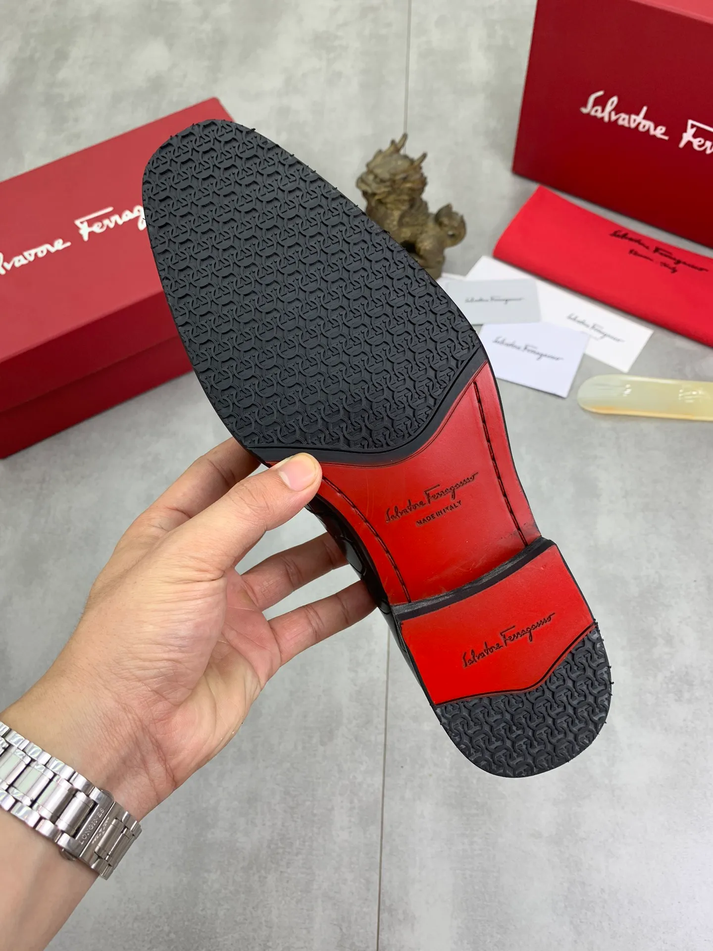 Men's Men's Shoes 💰P460💰[New Style] Water-dyed Niuli 🆘[Salvatore Ferragamo] Ferragamo's latest casual business leather shoes for men! Available at counters simultaneously! The fabric is made of specially imported original pebbled calfskin, and the lining is made of imported water-dyed cowhide. It is absolutely luxurious and leads the fashion trend. Matching code: 38-45 (46 can be customized) multiple colors available